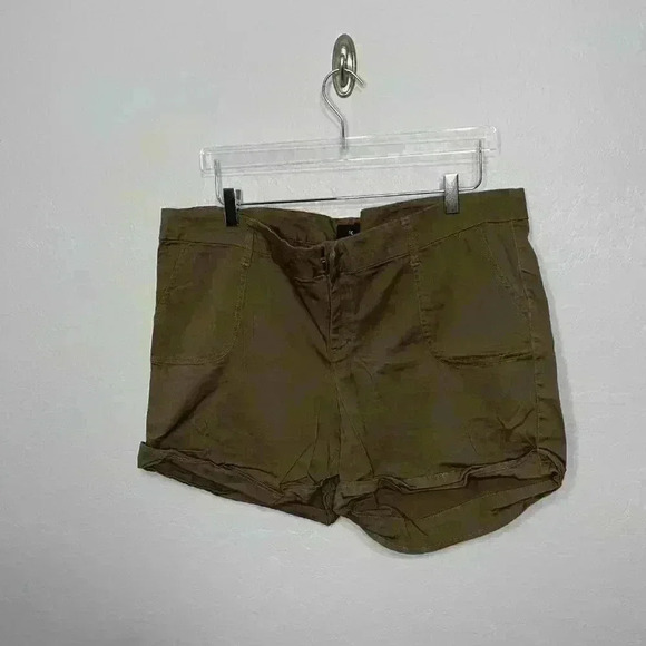Torrid Set of 3 Cuffed Shorts 2 Green 1 Pink Size 22 - Picture 7 of 12